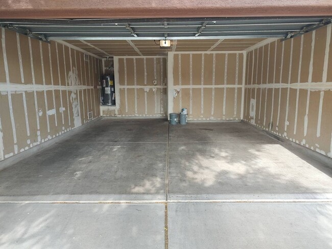 Building Photo - 3 Bedroom - 2 Bath - 1300 Sq. Ft. Home - Tucson