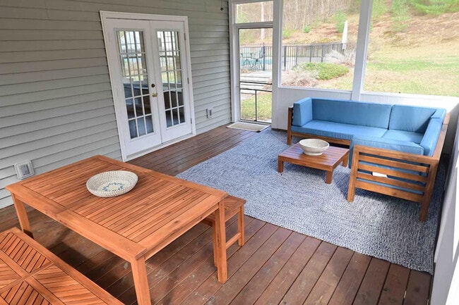 Building Photo - 180 Ruggles Rd