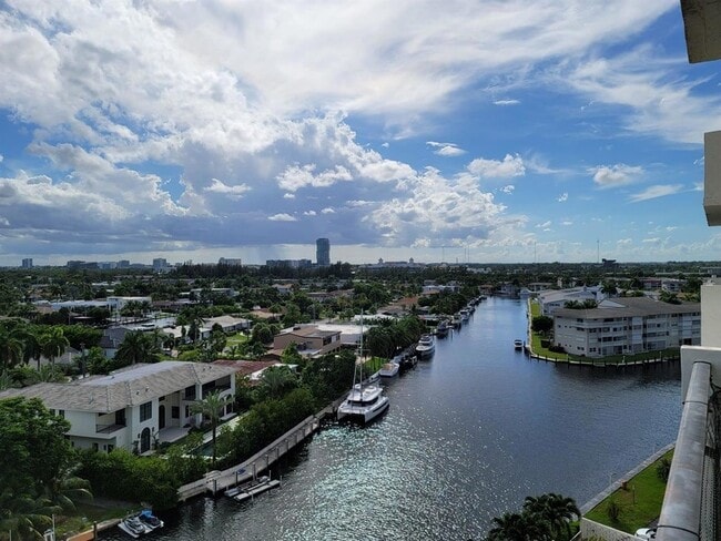 Building Photo - 401 Golden Isles Dr
