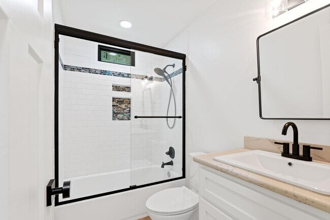 Building Photo - 2802 County Rd 209