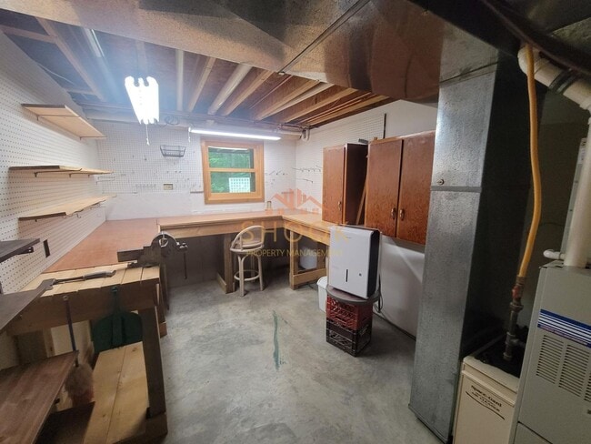 Building Photo - A Little Piece of Tennessee! Your Private Wooded Home!