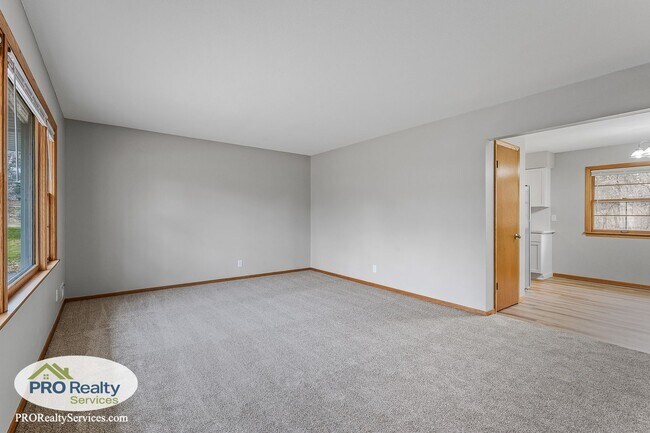 Building Photo - 3 Bedroom House on a Large Lot