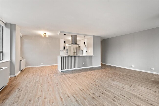 Building Photo - 5701 N Sheridan Rd