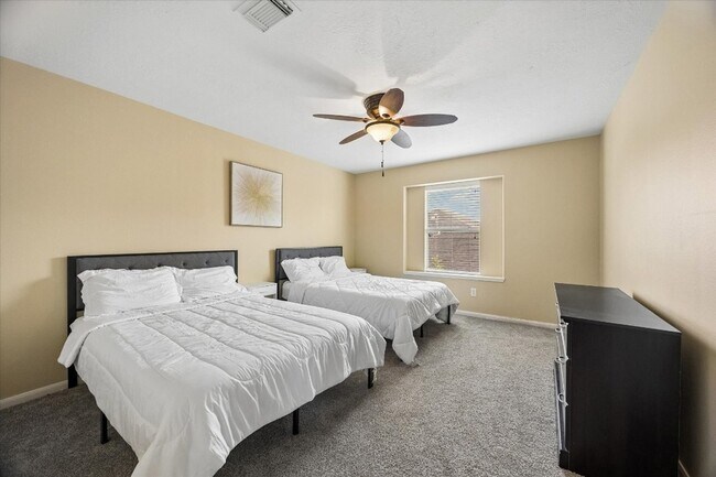 Building Photo - 1618 Autumn Springs Dr