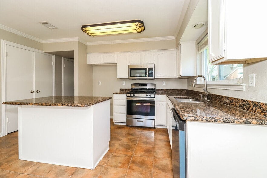 Building Photo - 2907 Stinwick Ln