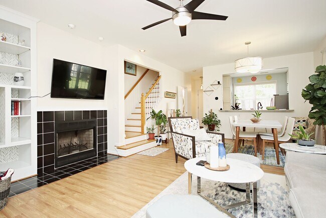 Building Photo - $500 Off 1st Month's Rent! Pet-Friendly End-Unit with Walkable Forest Lakes Lifestyle