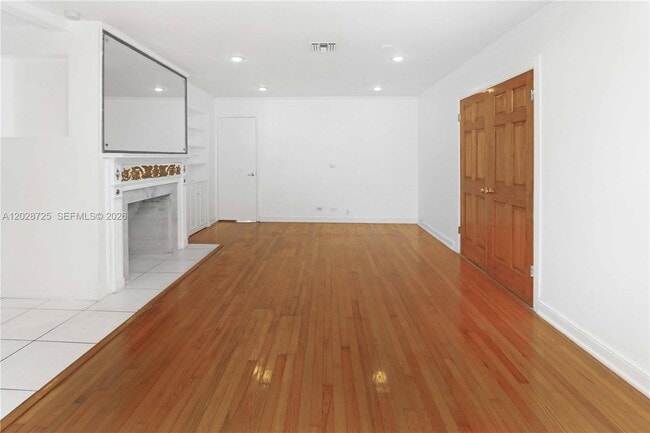 Building Photo - 706 S 19th Ave