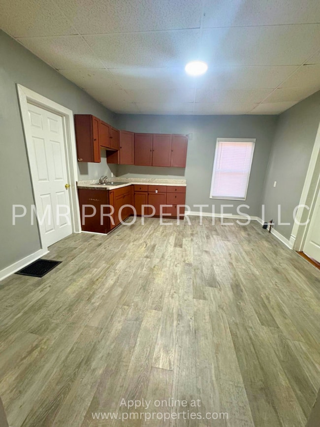 Building Photo - 2 Bedrooms/1 Bathroom House