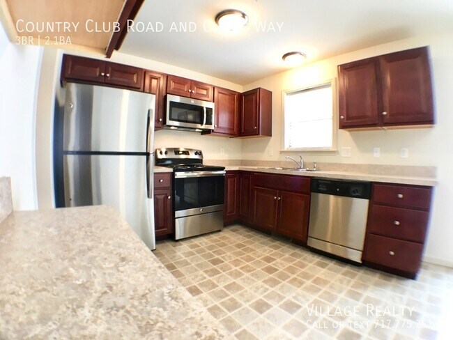 Building Photo - 705 Country Club Rd