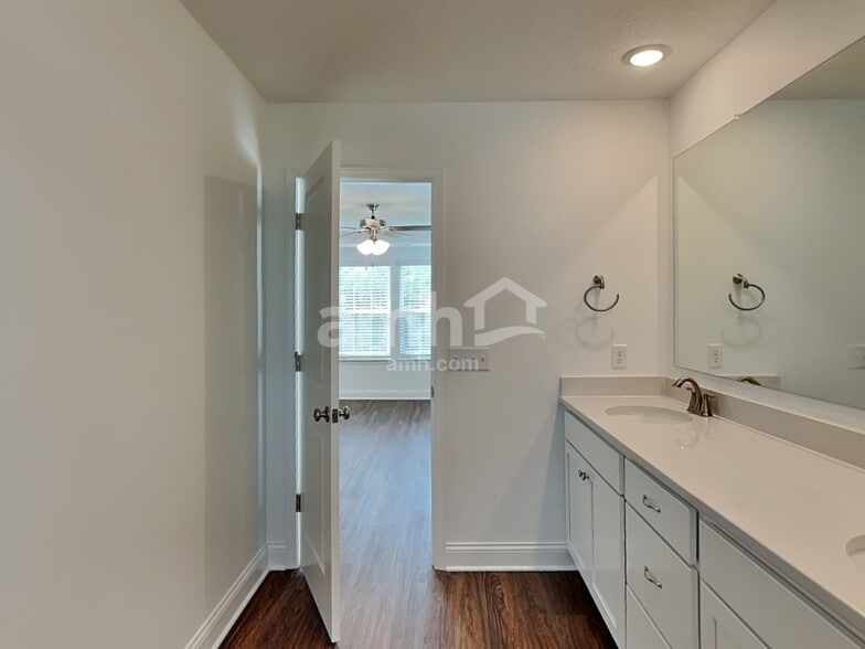 Building Photo - 8396 Northpoint Dr