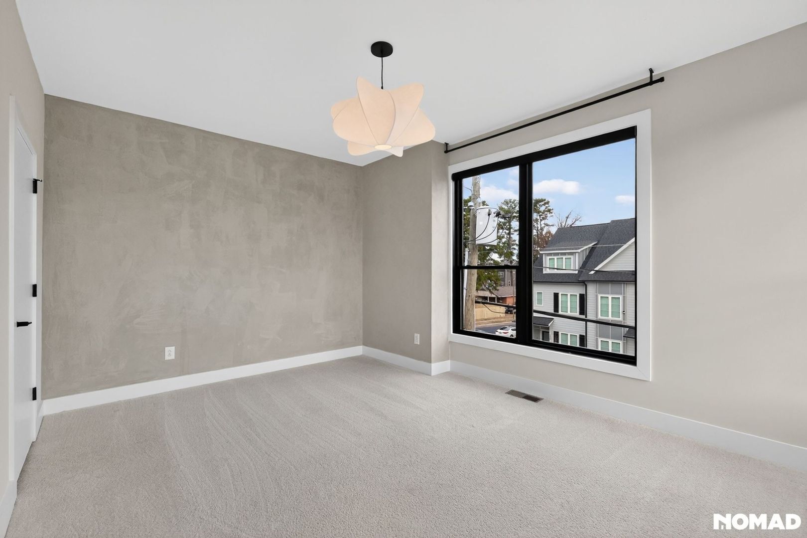 Building Photo - 215 Freeland Ln