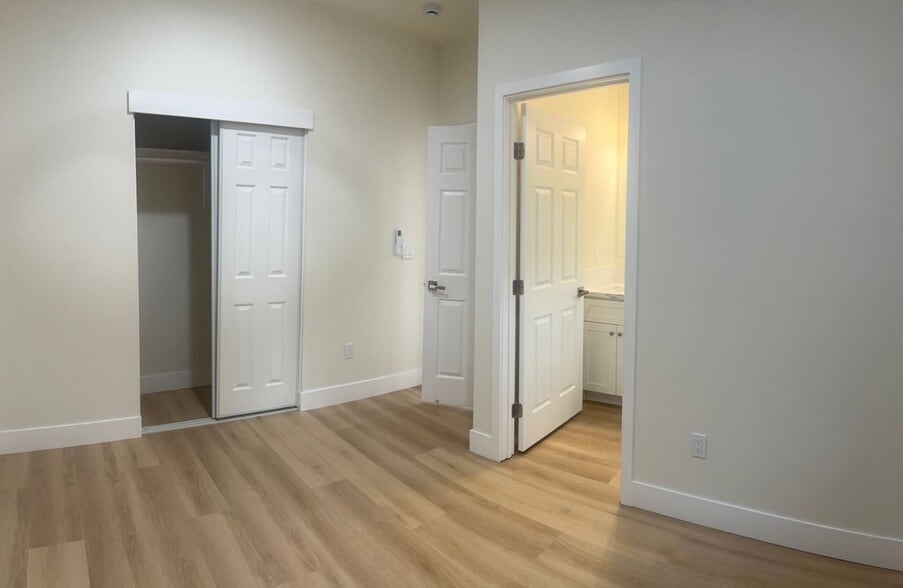 Building Photo - 119 Pereira Ave