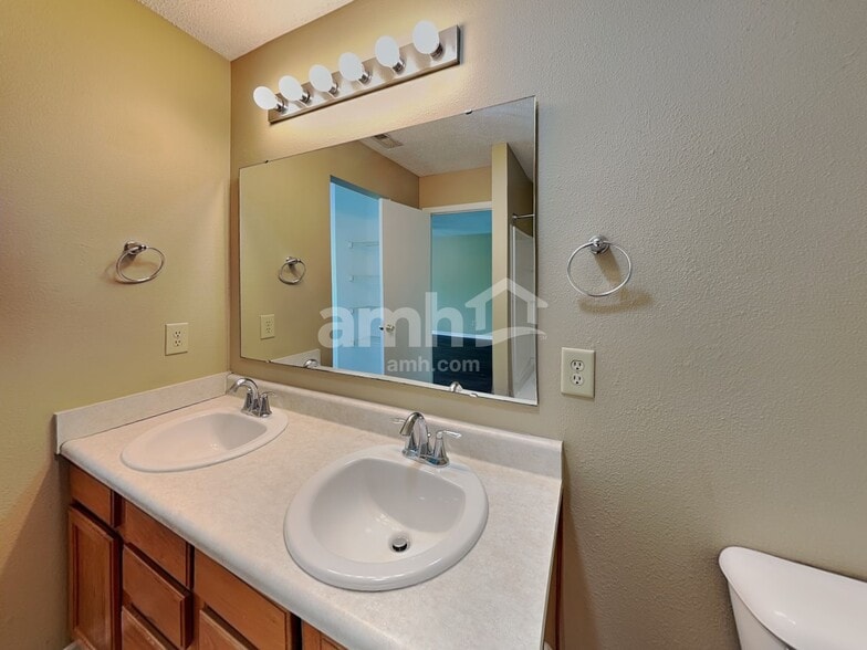 Building Photo - 12115 Maize Dr