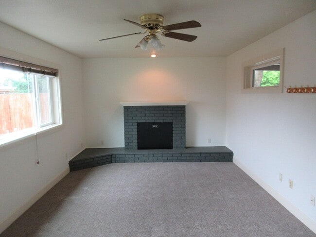 Building Photo - Three Bedroom Home in Keizer on corner lot