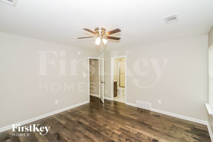 Building Photo - 6301 Green Grove Dr