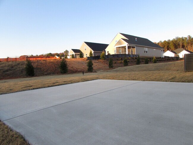 Building Photo - Spacious 4 Bedroom/ 3 Bathroom Home in Lovely Terrell - 2 Car Garage - Washer/Dryer and Lawn Main...