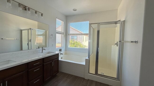 Building Photo - 1235 E Julian Dr