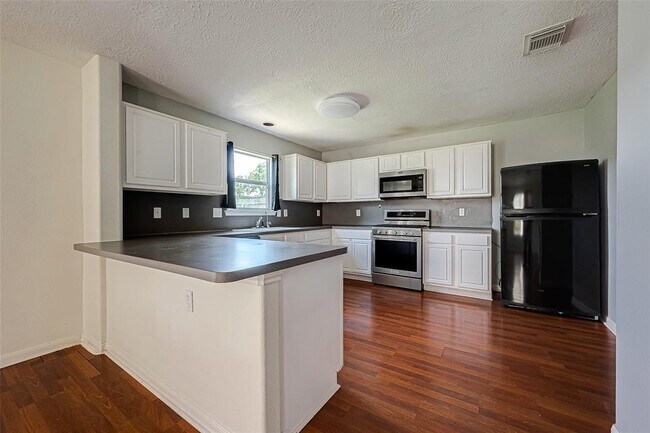 Building Photo - 18110 Shallow Leaf Ln