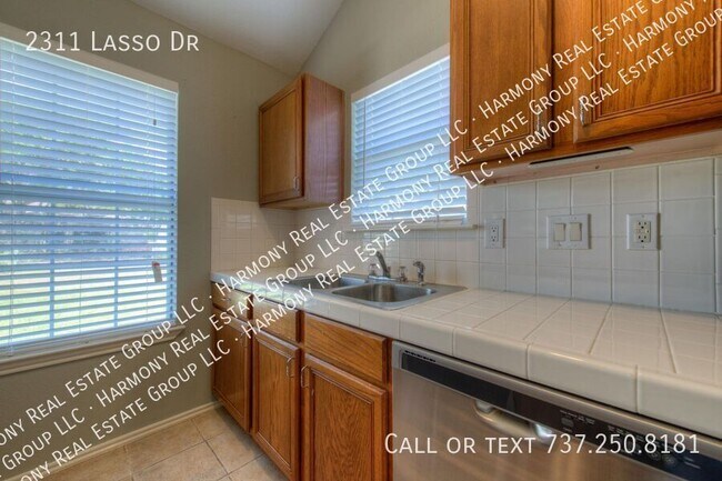 Building Photo - 2311 Lasso Dr