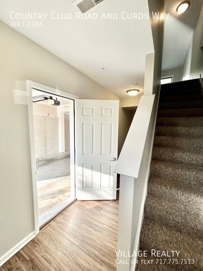 Building Photo - 705 Country Club Rd