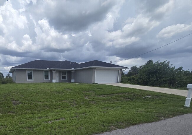 Building Photo - MUST SEE-CUSTOM BUILT-LARGE NEWER CONSTRUT...