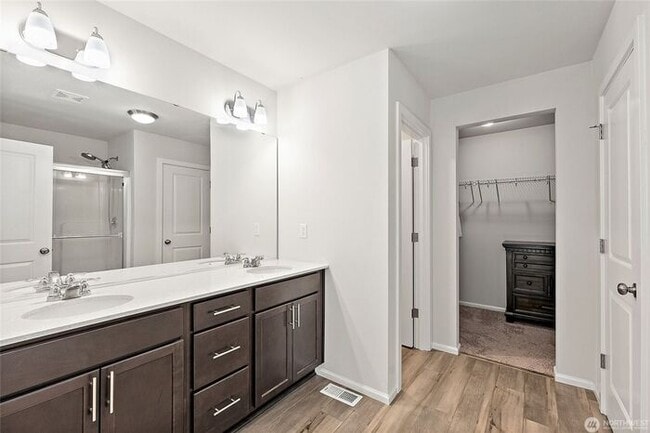 Building Photo - AVAILABLE NOW JULY FREE Yelm home builit i...