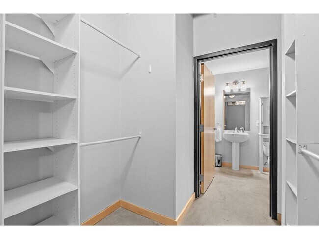 Building Photo - 720 N 4th St