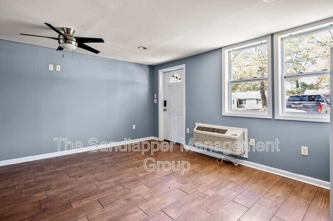 Building Photo - 2169 Eleanor Dr