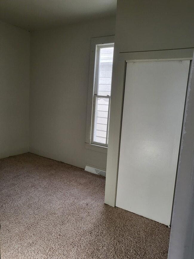 Building Photo - 3 bed house