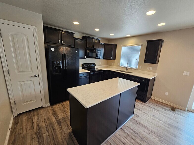 Building Photo - 9815 Silver Stirrup Dr
