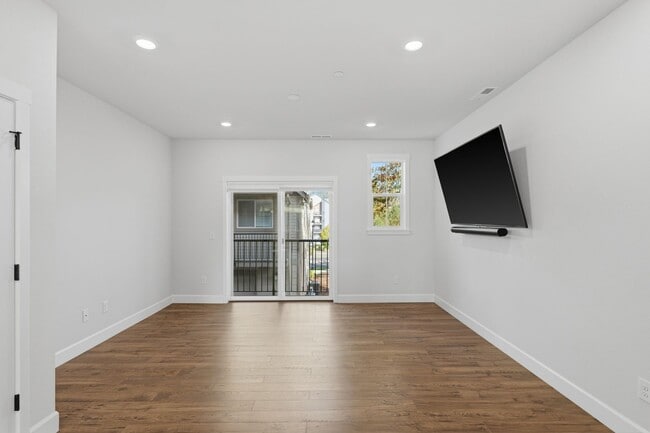 Building Photo - 3 Bedroom, 3.5 Bathroom Cooper Mountain Townhouse