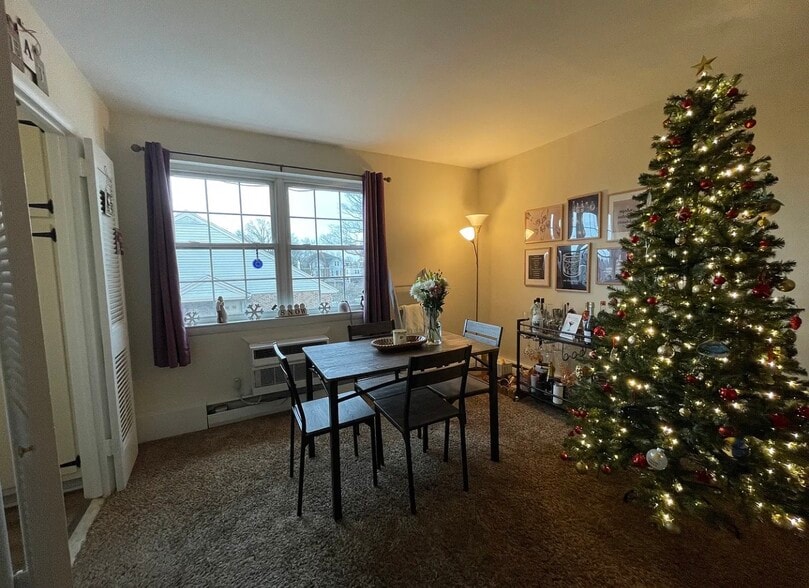 Building Photo - 216 N Monroe St