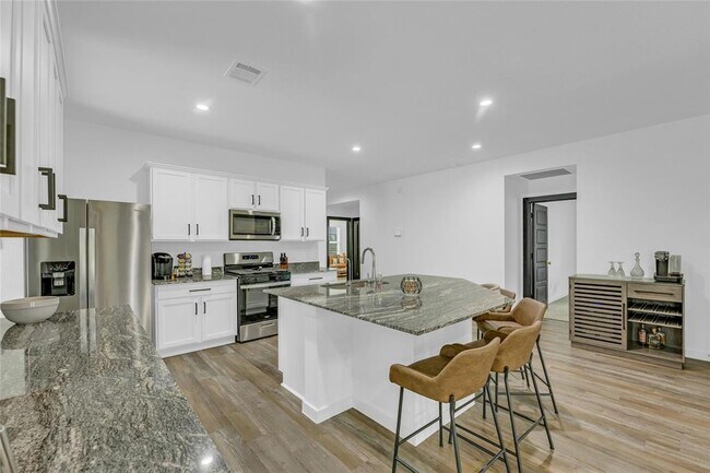 Building Photo - 1142 Sommerville Dr