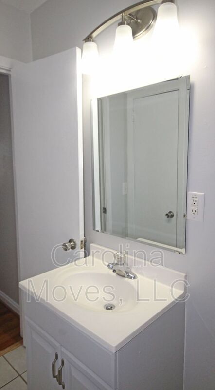 Building Photo - 16 Ashwood Ave