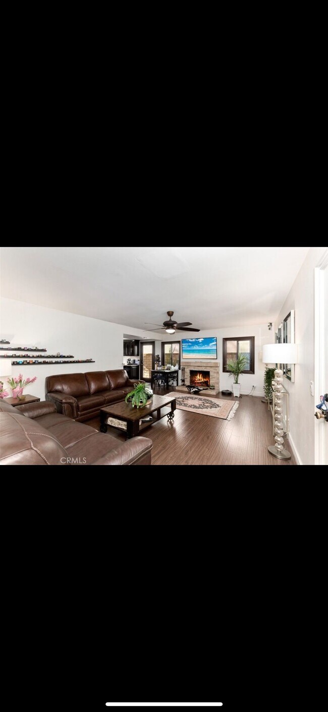 Building Photo - 24911 Via Santa Cruz