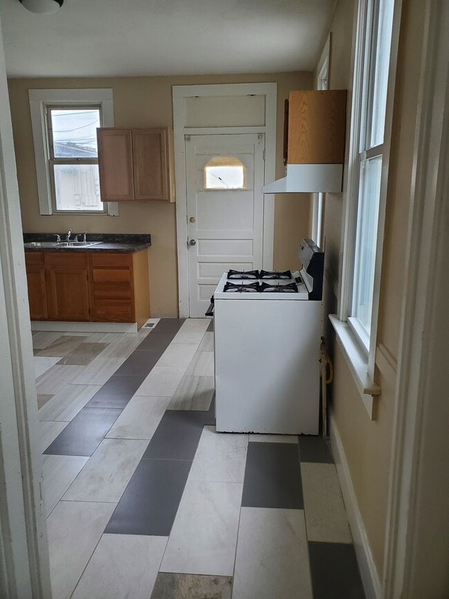 Building Photo - 3 Bed 1 bath house
