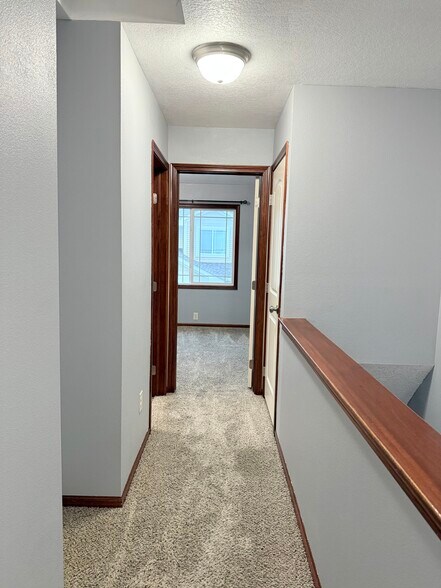 Building Photo - 1212 NE 7th Ln