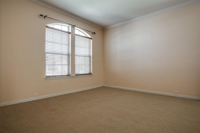 Building Photo - 1420 Canary Dr