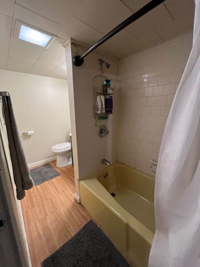 Building Photo - Lovely Hampden EOG 2bd/2ba Rowhome w CAC & W/D! Available 7/15