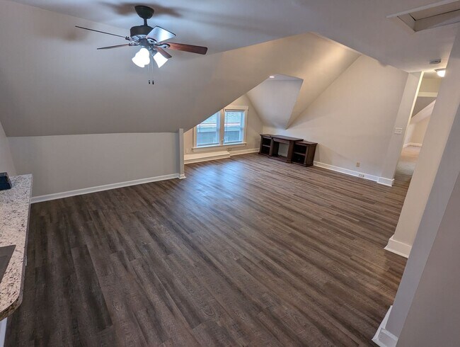 Building Photo - 2153 Slane Ave