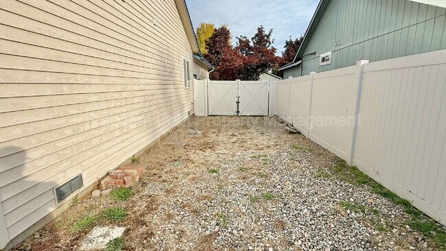 Building Photo - 1902 W Hampson Ave