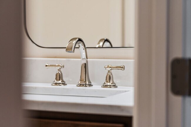 Building Photo - 1036 Clifton St