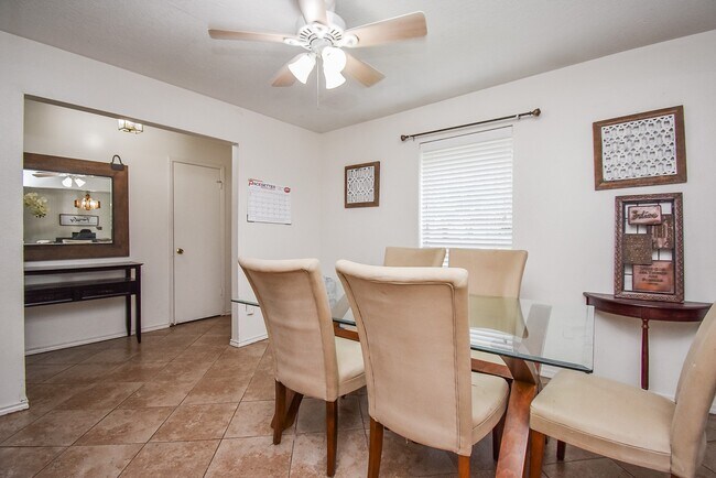 Building Photo - 12106 Pecan Meadow Dr