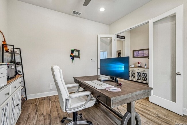 Building Photo - 1136 Aidenbaum