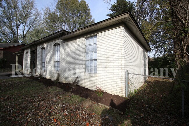 Building Photo - 4074 Stowe St
