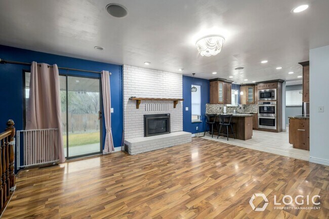 Building Photo - 2718 Ferron Dr