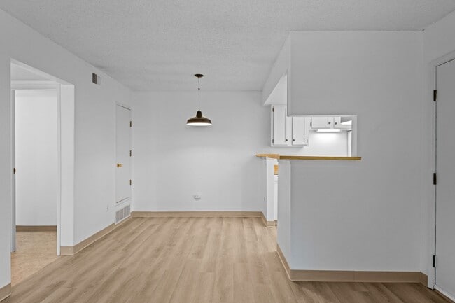 Building Photo - Updated 1BD/1BA Condo in DTC – Available Now!