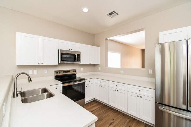 Building Photo - 1103 W Vineyard Rd