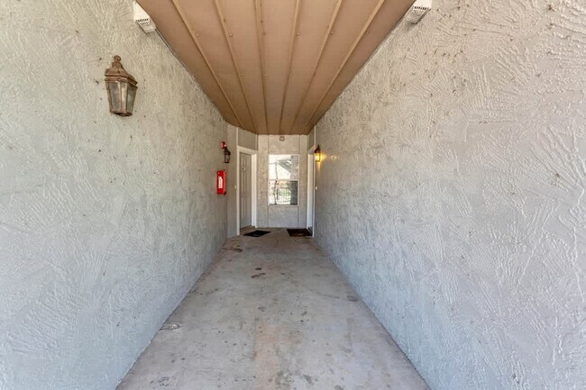 Building Photo - 730 E Mather St