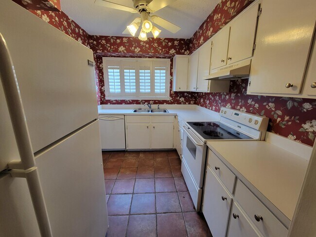 Building Photo - 517 Saddlewood Ln